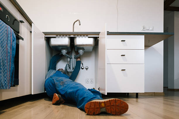Professional Leak Detection technician working in Estero, FL